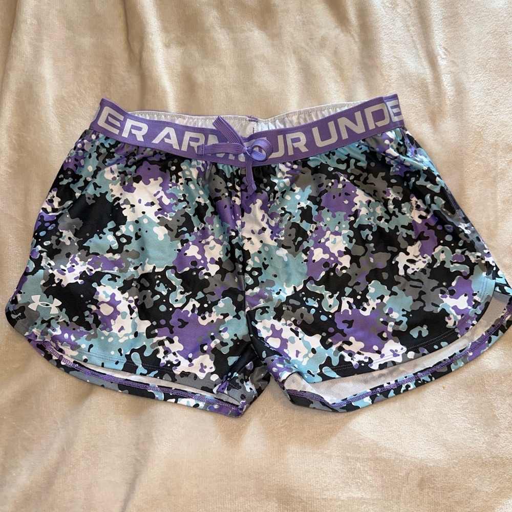 Girls YXL UA shorts
